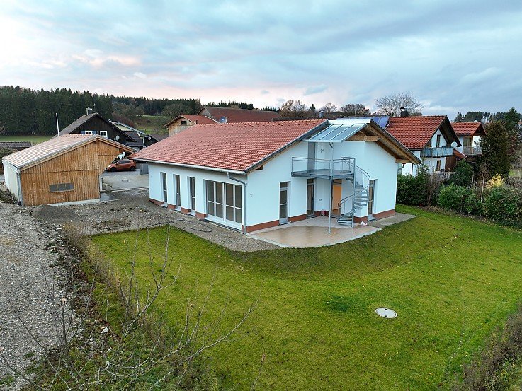 Moderner Bungalow mit gro�em Garten, Terrasse und gro�em Wohnbereich in Dienhausen - Einfamilienhaus erfolgreich verkauft durch Stockhausen Immobilien